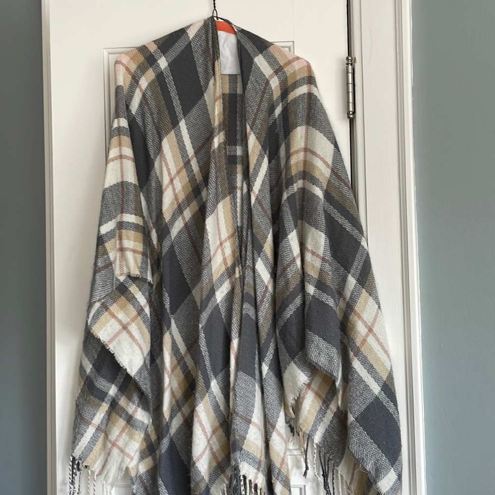 Gray/Cream BP Sweater Wrap